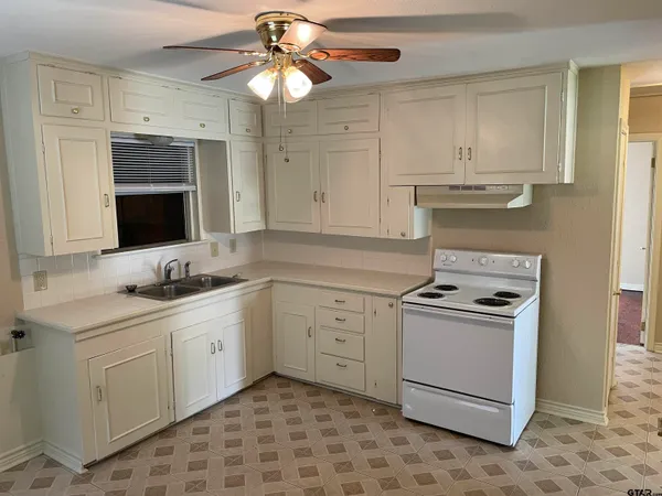 $995 | 310 West Braziel Street, Lindale, TX 75771