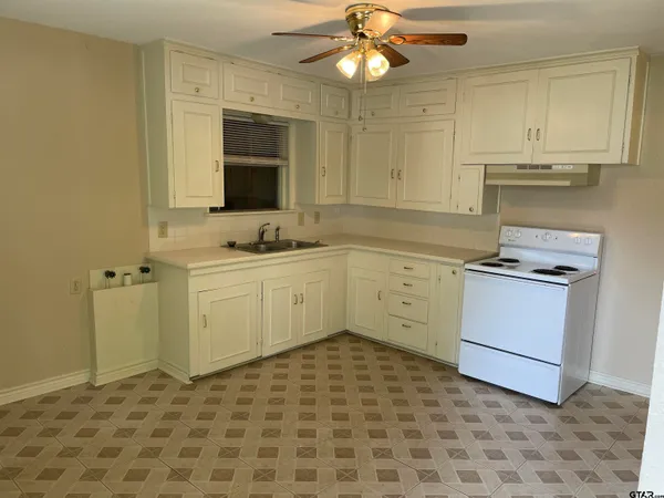 $995 | 310 West Braziel Street, Lindale, TX 75771