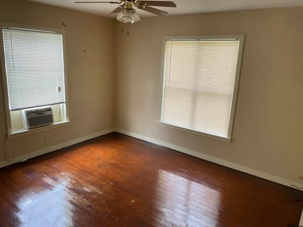 $995 | 310 West Braziel Street, Lindale, TX 75771