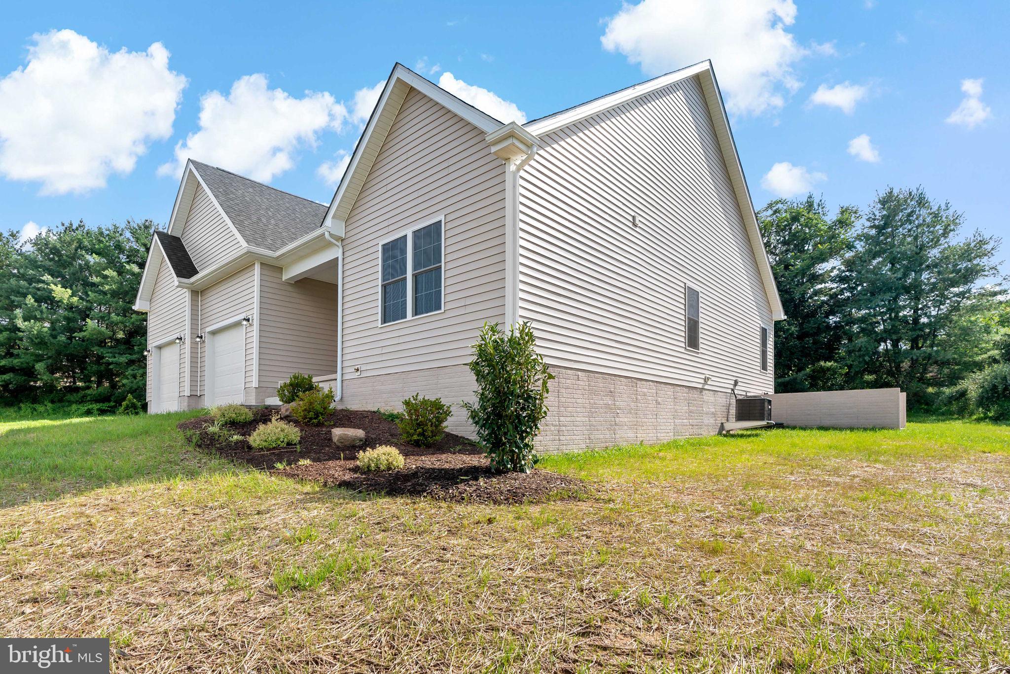 40 Mdg Berkeley Springs Berkeley Springs, WV 25411 - Photo 32 of 33 Side of home