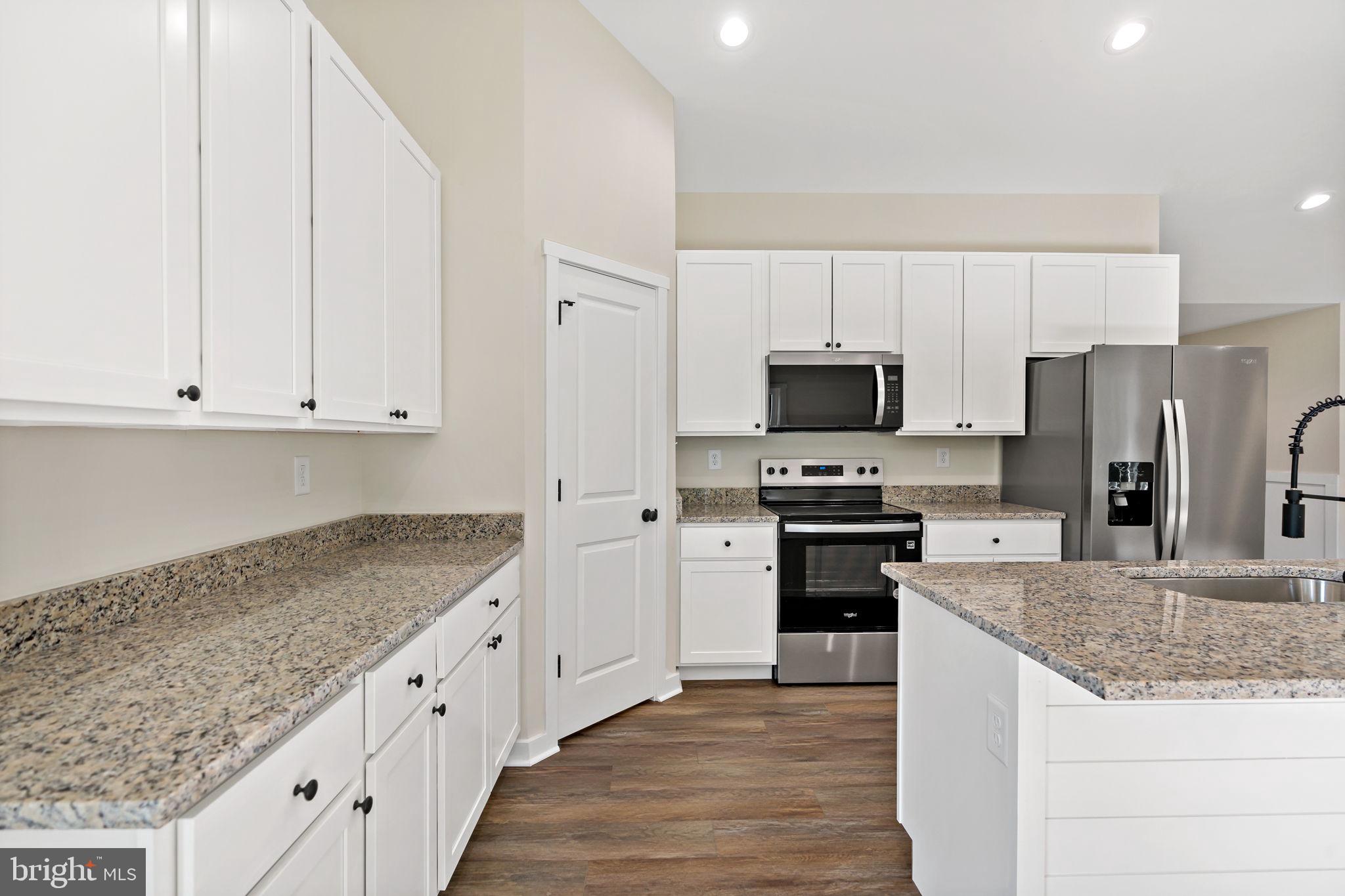 40 Mdg Berkeley Springs Berkeley Springs, WV 25411 - Photo 4 of 33 Pantry