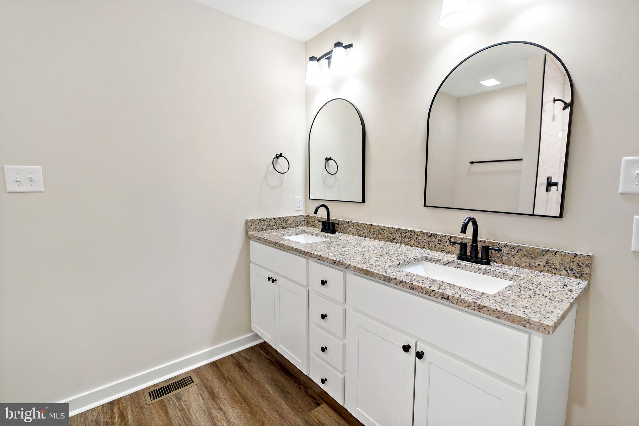 40 Mdg Berkeley Springs Berkeley Springs, WV 25411 - Photo 7 of 33 His & her sink