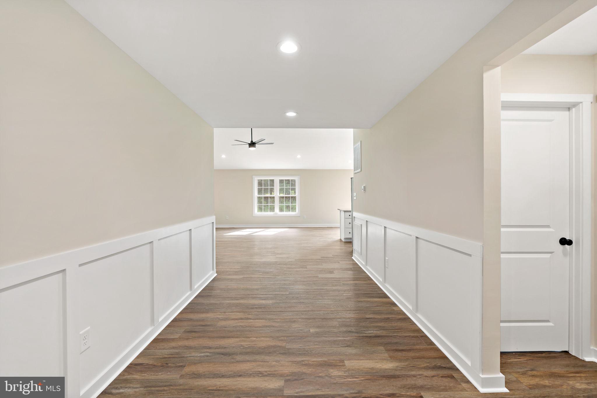 40 Mdg Berkeley Springs Berkeley Springs, WV 25411 - Photo 9 of 33 Hallway/wainscoting