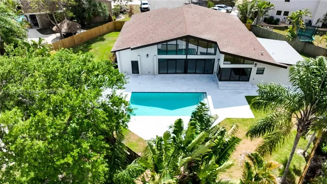 $1,890,000 | 842 West Coco Plum Circle, Plantation, FL 33324