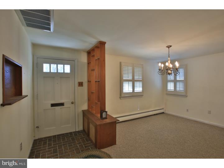 21 Beryl Road Paoli, PA 19301 - Photo 4 of 24 Living Room