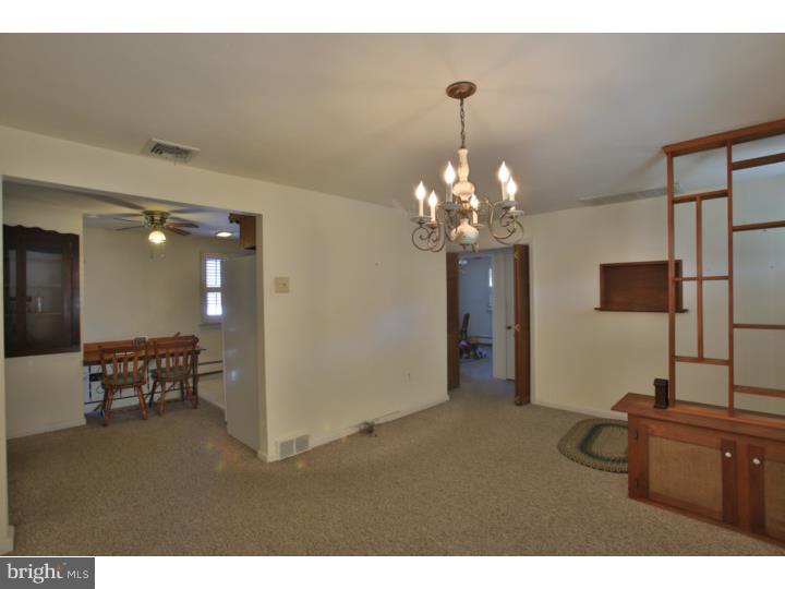 21 Beryl Road Paoli, PA 19301 - Photo 5 of 24 Living Room