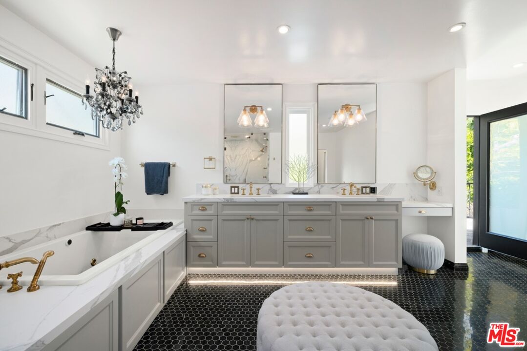 1472 North Kings Road West Hollywood, CA 90069 - Photo 14 of 23