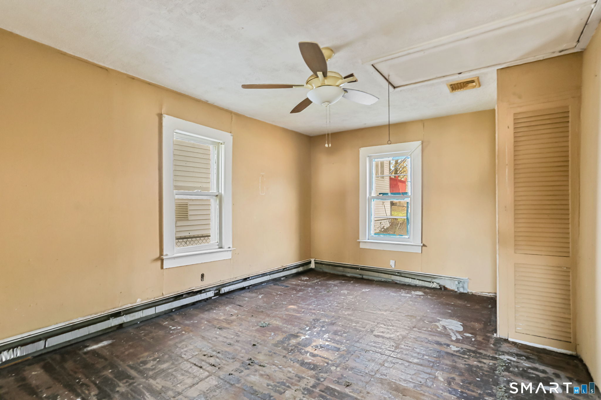 39 Soundview Avenue Milford, CT 06460 - Photo 11 of 18 a view of an empty room and window