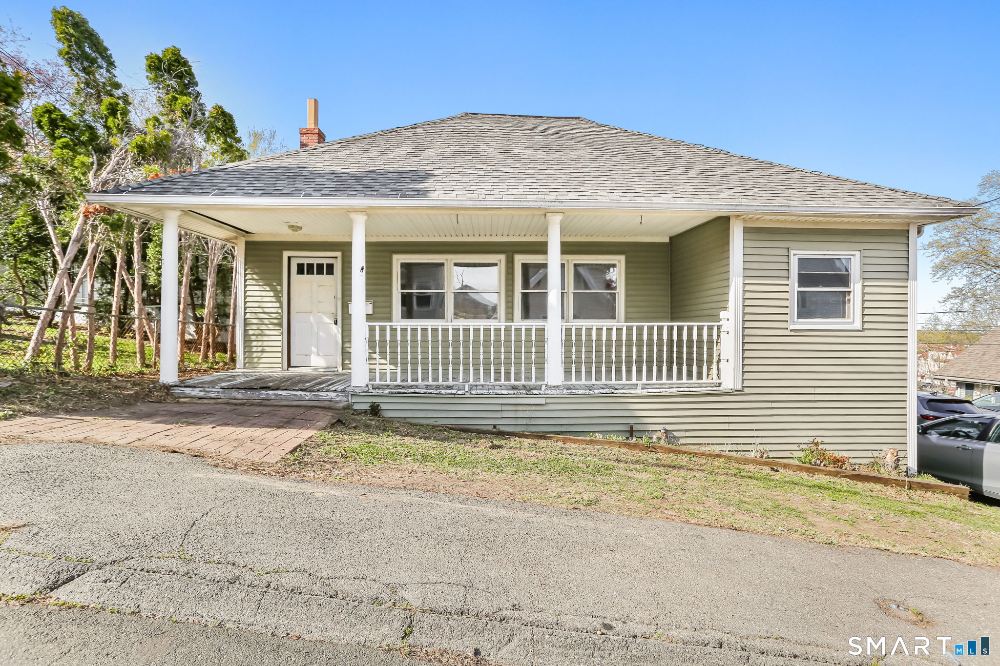 39 Soundview Avenue Milford, CT 06460 - Photo 2 of 18 front view of a house