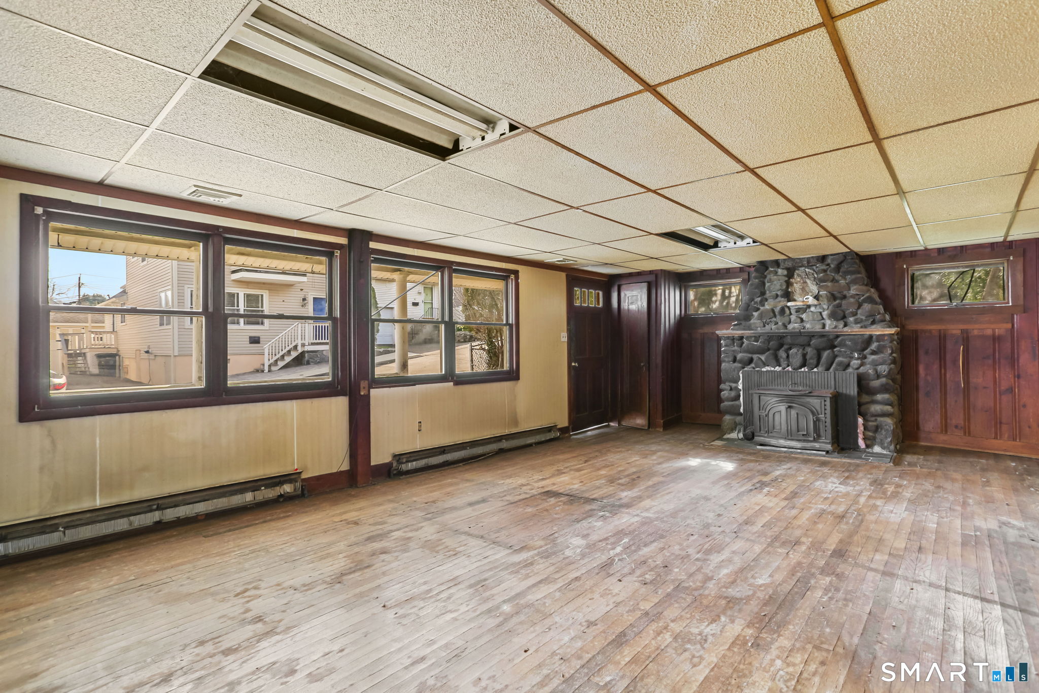 39 Soundview Avenue Milford, CT 06460 - Photo 7 of 18 a view of an empty room with a window