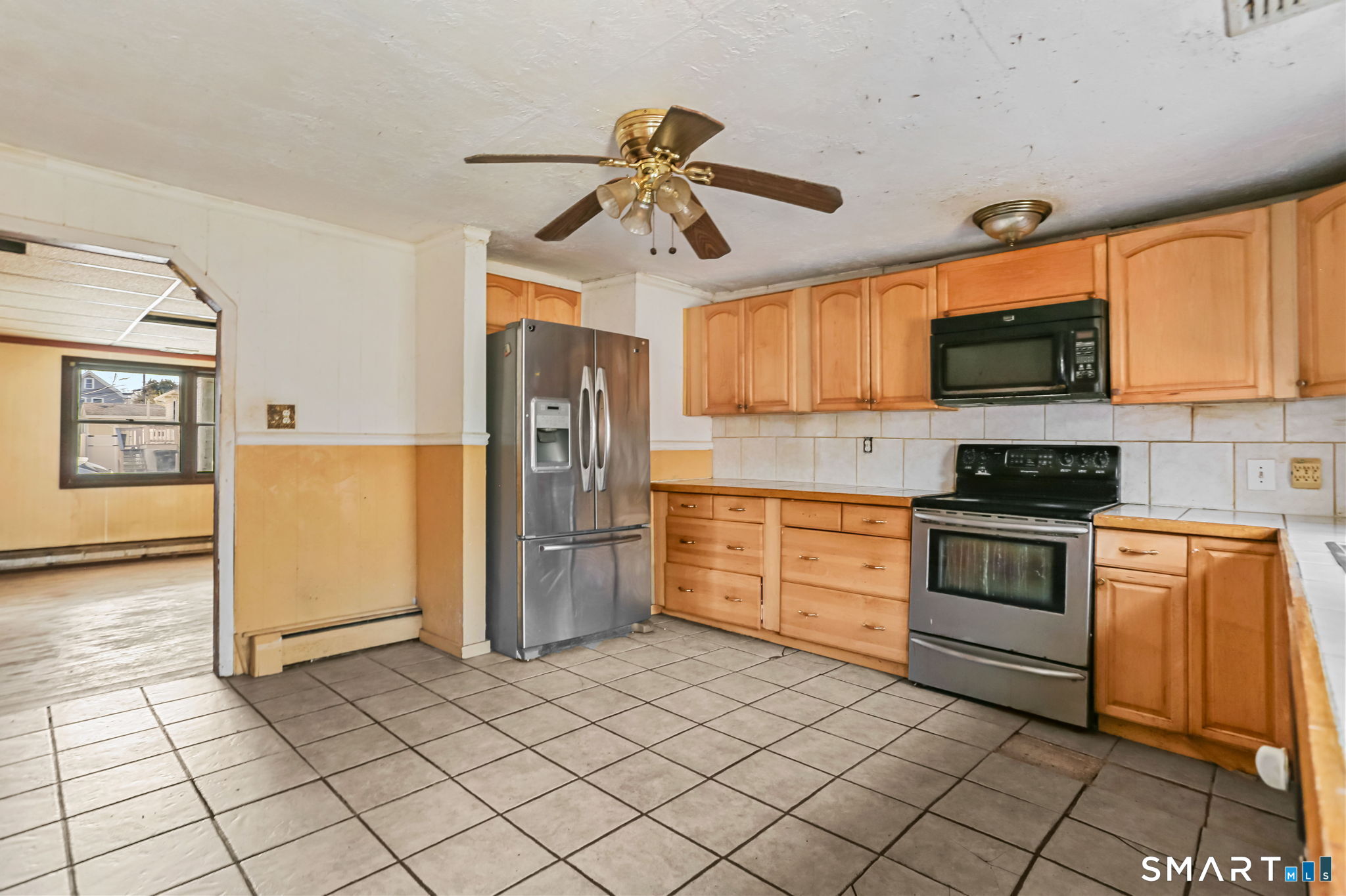 39 Soundview Avenue Milford, CT 06460 - Photo 9 of 18 a kitchen with granite countertop a refrigerator and a stove top oven