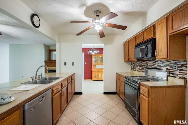 $219,000 | 708 Pawnee Drive, Du Quoin, IL 62832