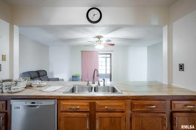 $219,000 | 708 Pawnee Drive, Du Quoin, IL 62832