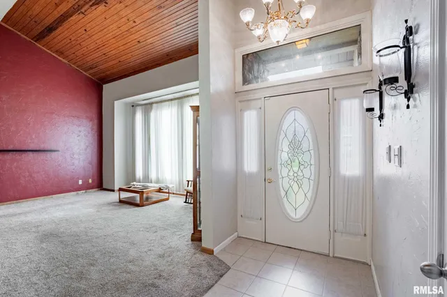 $219,000 | 708 Pawnee Drive, Du Quoin, IL 62832