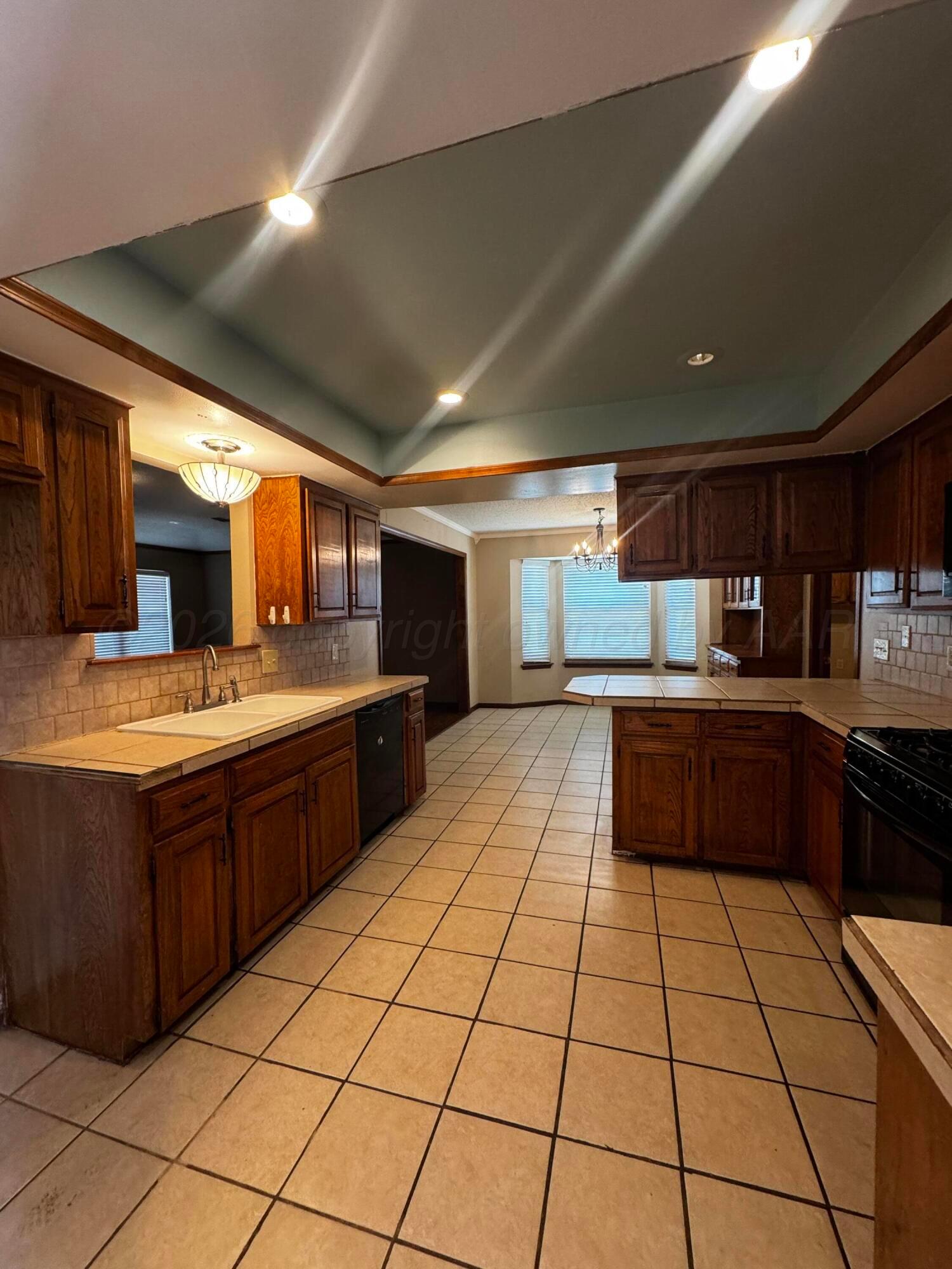 6826 Rochelle Lane Amarillo, TX 79109 - Photo 3 of 18 IMG_1014