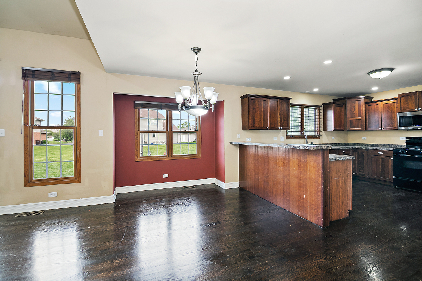 1123 Meadow Path Manteno, IL 60950 - Photo 6 of 32