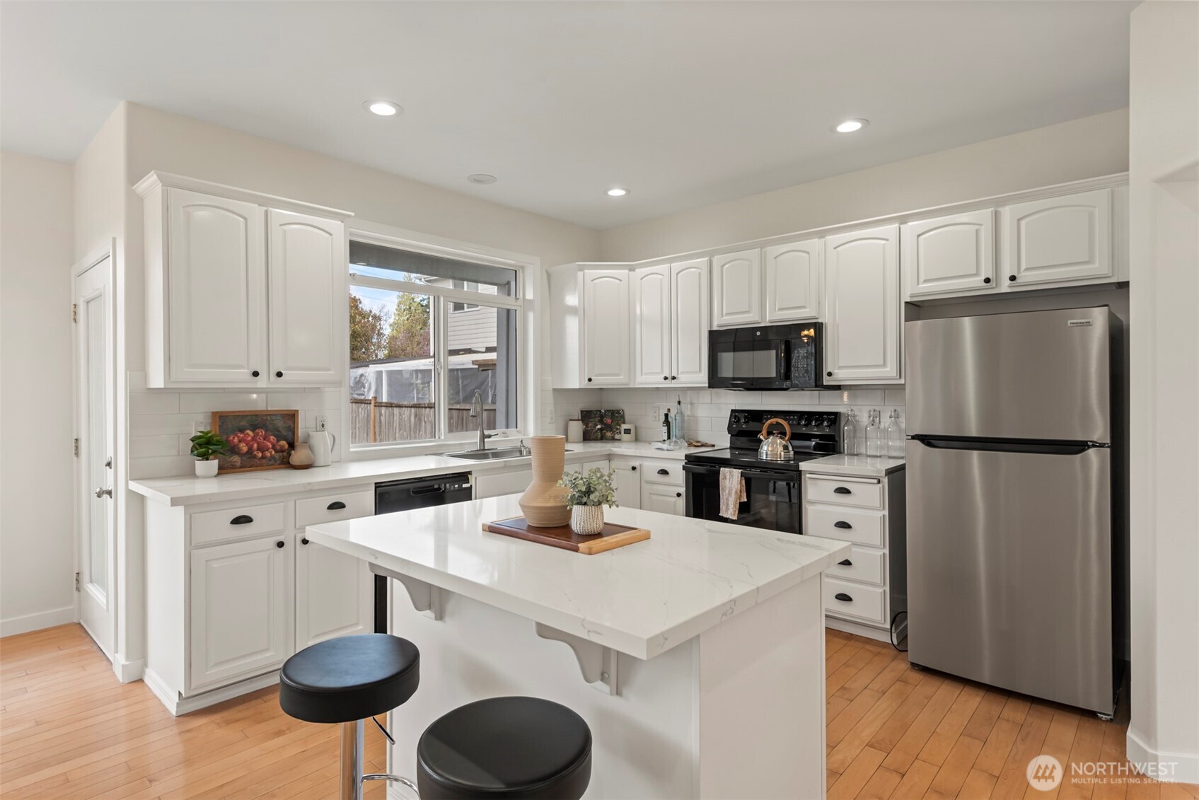 765 Vashon Avenue Northeast Renton, WA 98059 - Photo 9 of 25
