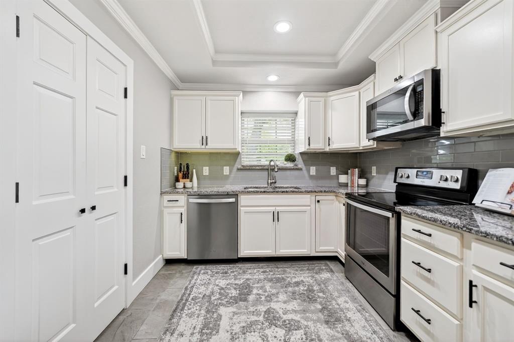 10114 Lawler Road Dallas, TX 75243 - Photo 9 of 32