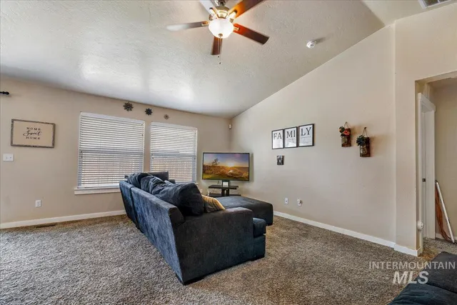 $395,000 | 740 Southwest Portal Street, Mountain Home, ID 83647