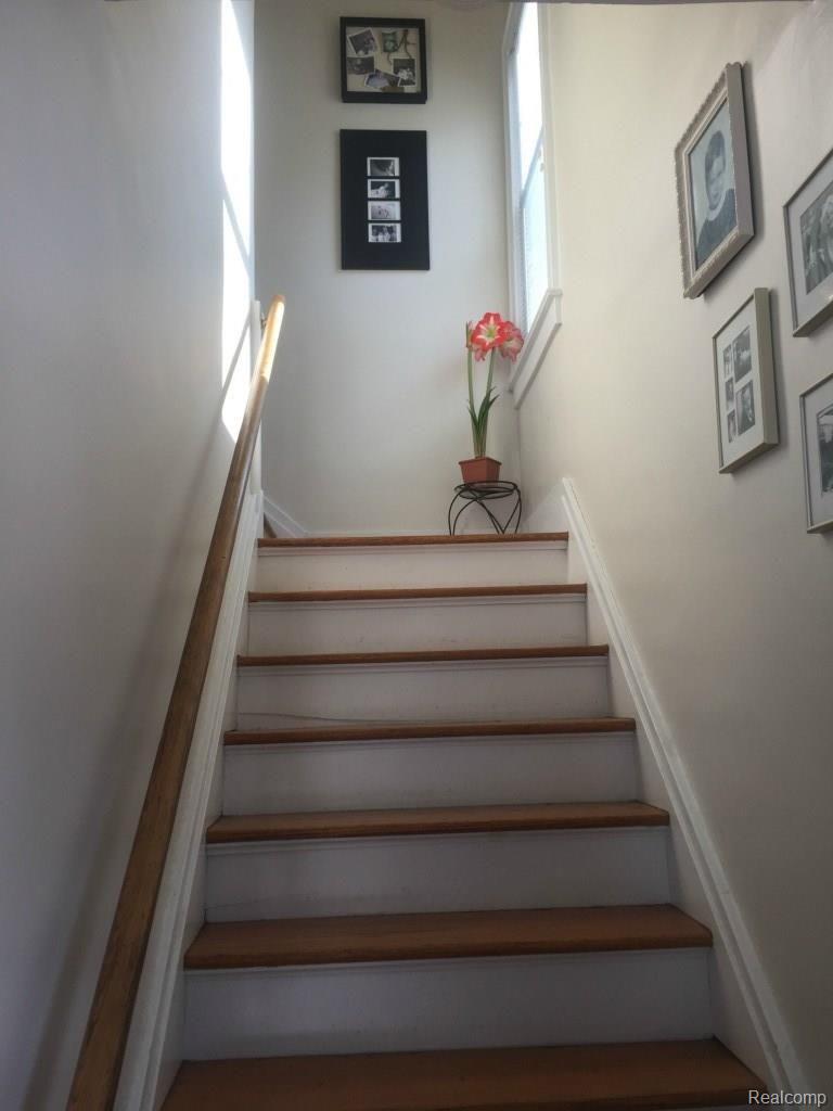 58 Wellesley Drive Pleasant Ridge, MI 48069 - Photo 18 of 41 Welcoming entry