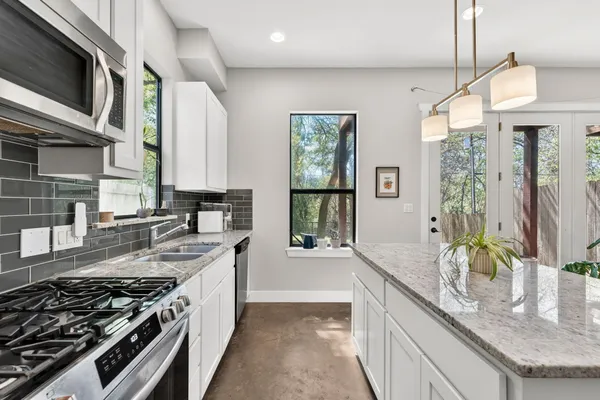 $3,000 | 3003 Lovell Drive, Unit A, Austin, TX 78723