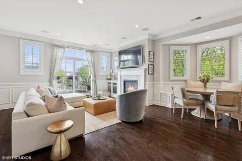 $899,000 | 2700 North Wayne Avenue, Unit 3S, Chicago, IL 60614