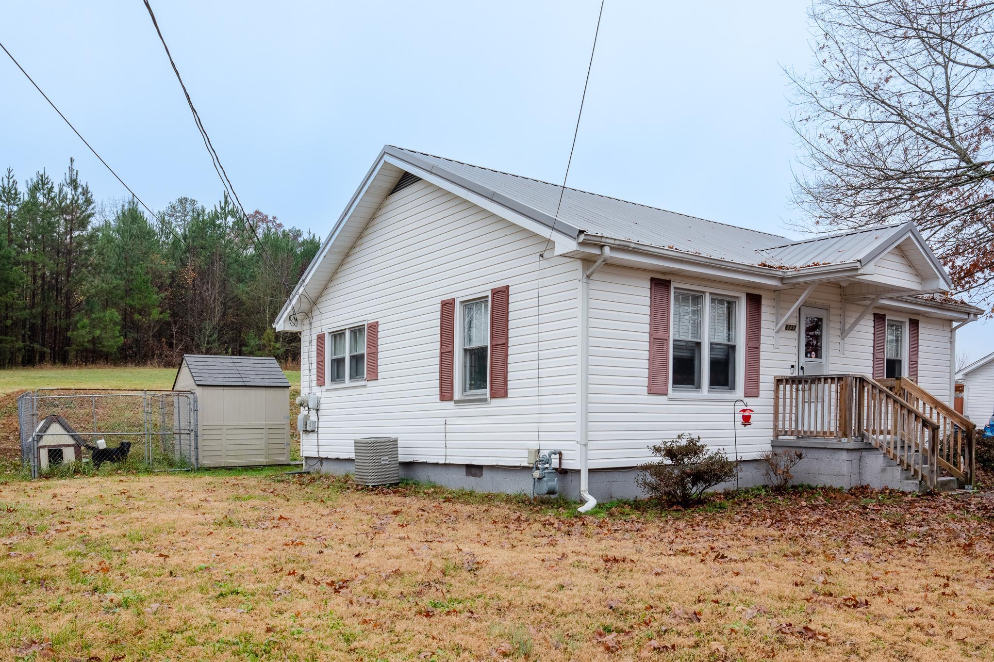 8737 Daisy Dallas Road Hixson, TN 37343 - Photo 3 of 14 8737_Daisy_Dallas_Hixson-03