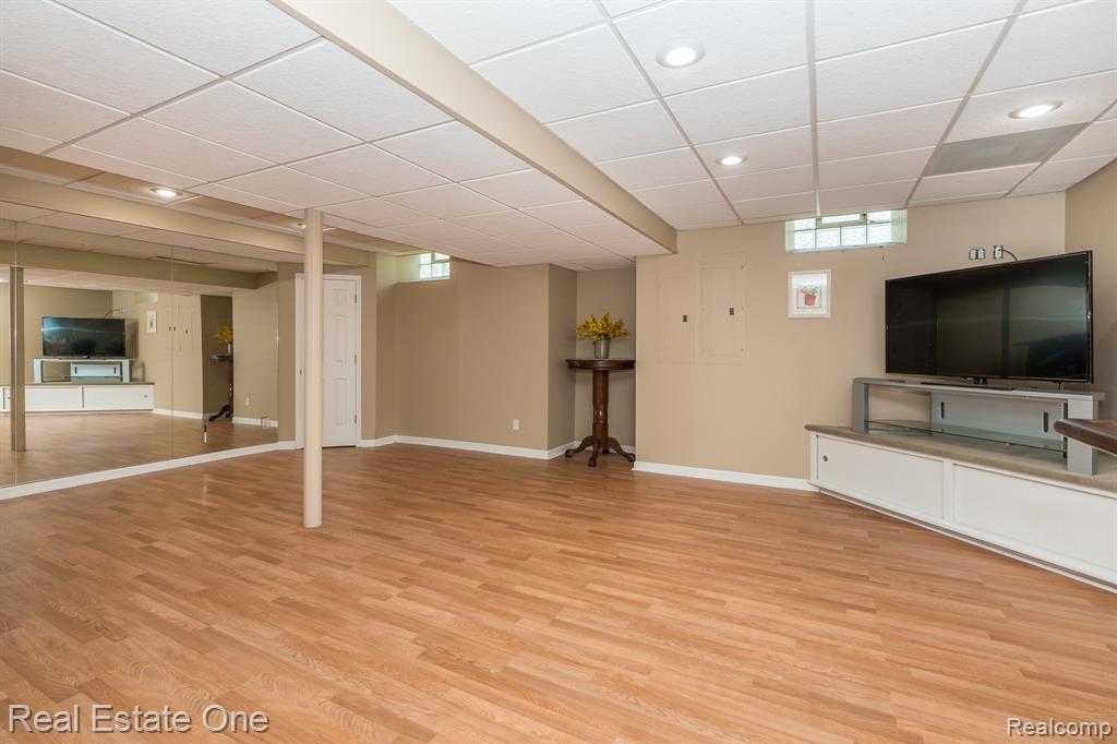 1784 Blue Grass Drive Rochester Hills, MI 48306 - Photo 55 of 72