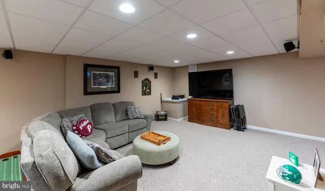 $650,000 | 6 Yellow House Drive, Douglassville, PA 19518