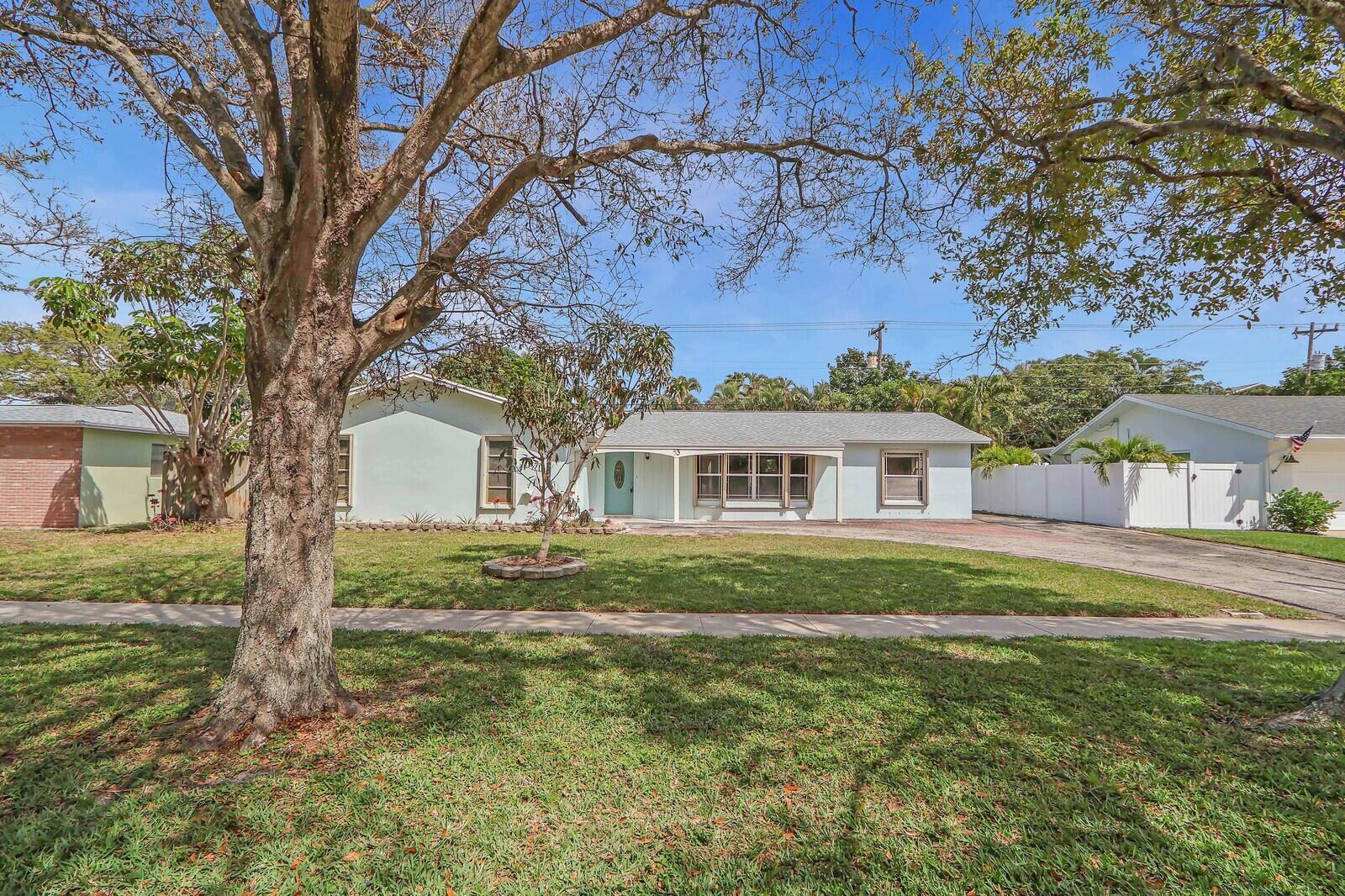53 Willow Road Tequesta, FL 33469 - Photo 5 of 36 5