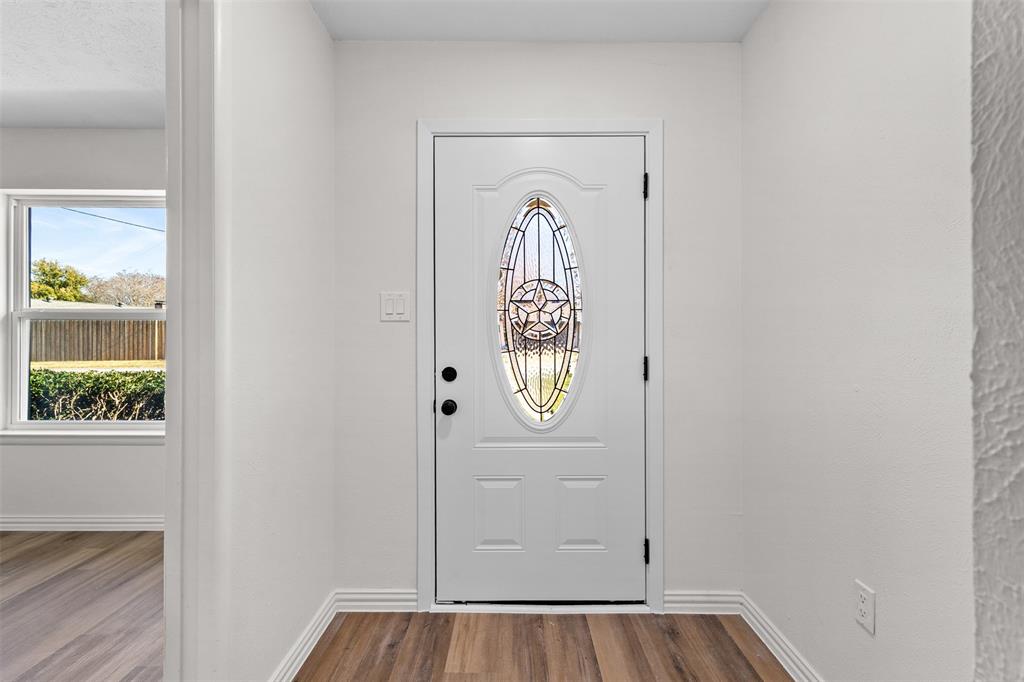 1905 Cimarron Trail Hurst, TX 76054 - Photo 3 of 32