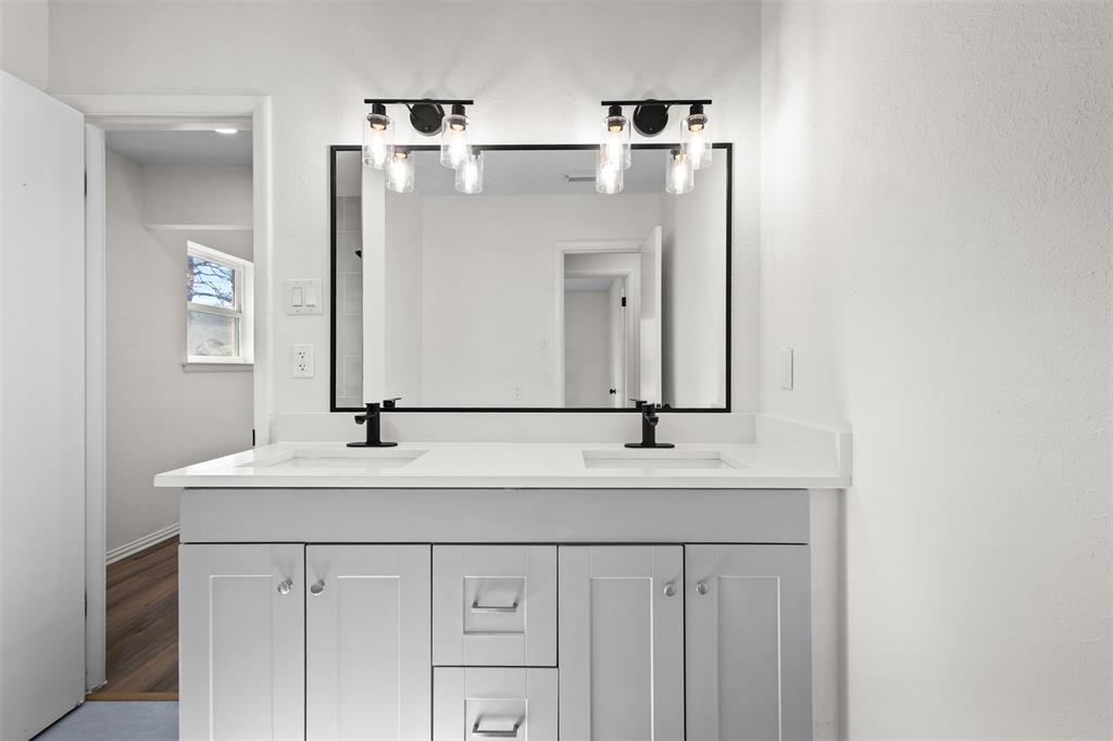 1905 Cimarron Trail Hurst, TX 76054 - Photo 7 of 32