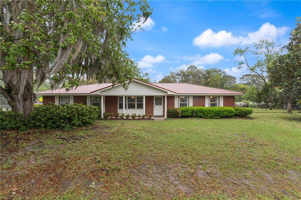 202 Oak Road Brunswick, GA 31525 - Photo 1 of 37