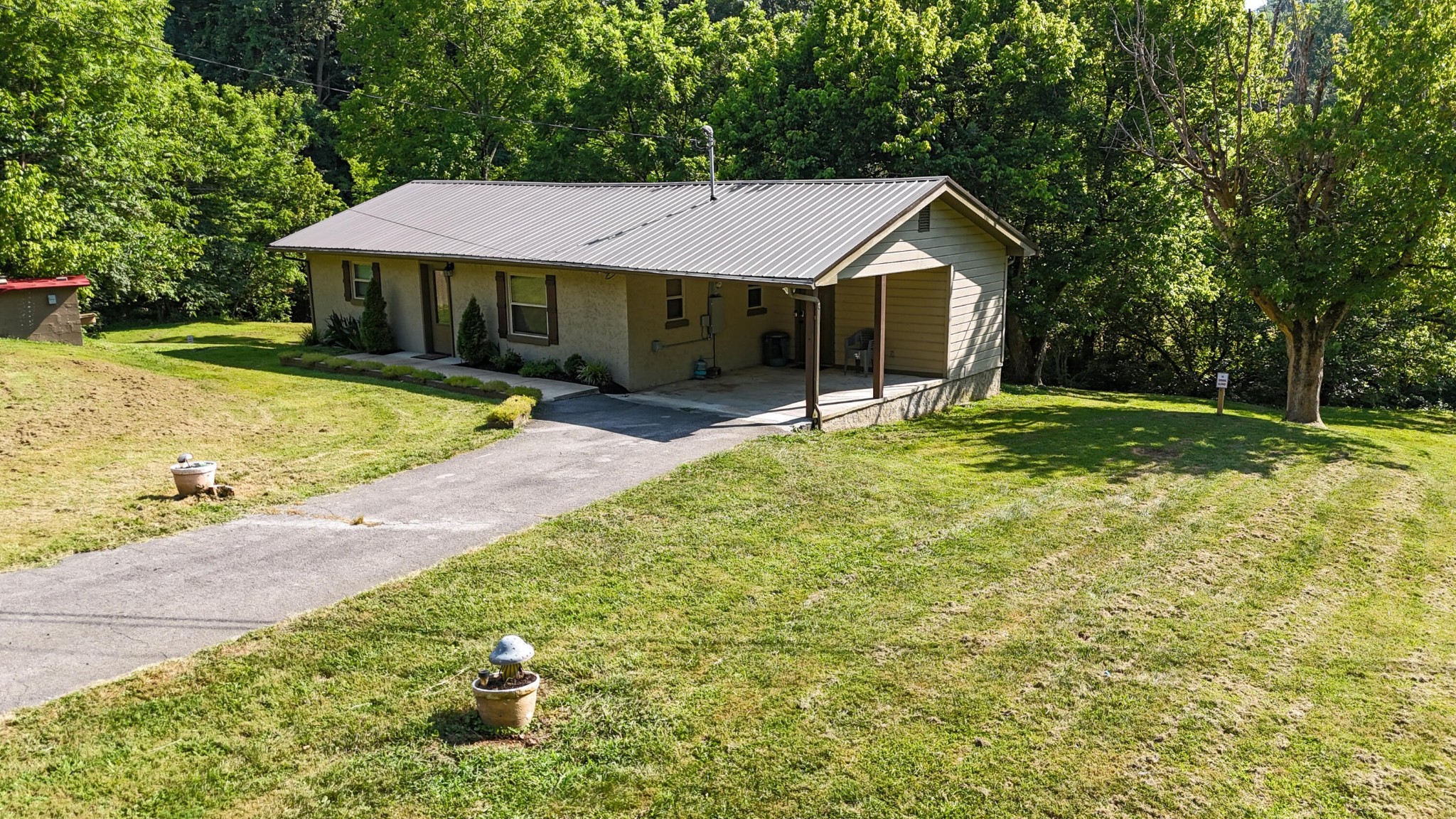 2368 Hall Road Dandridge, TN 37725 - Photo 1 of 28 Gallery Image 1