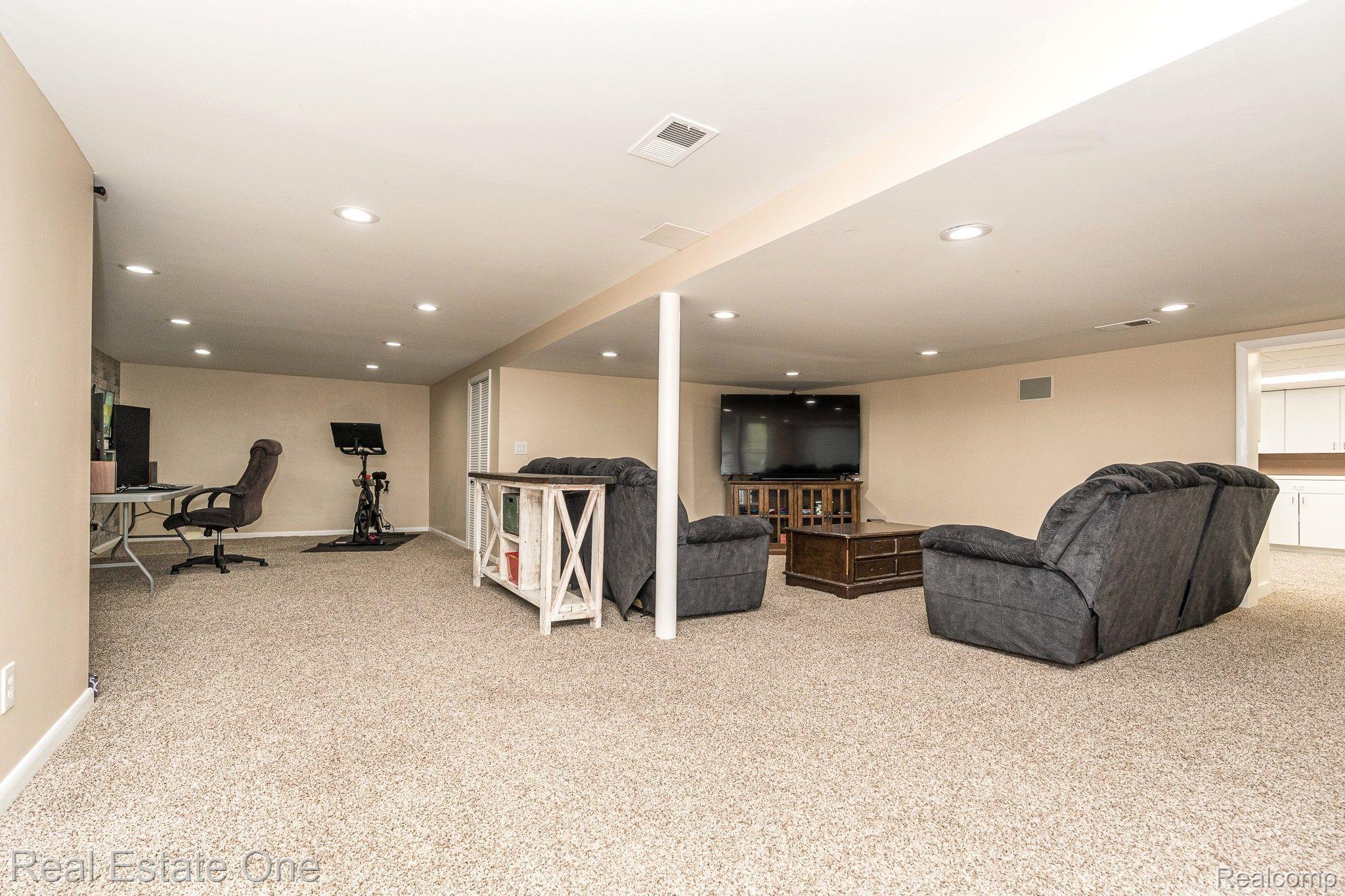 1124 Stellma Lane Rochester, MI 48309 - Photo 28 of 44 Gallery Image 28
