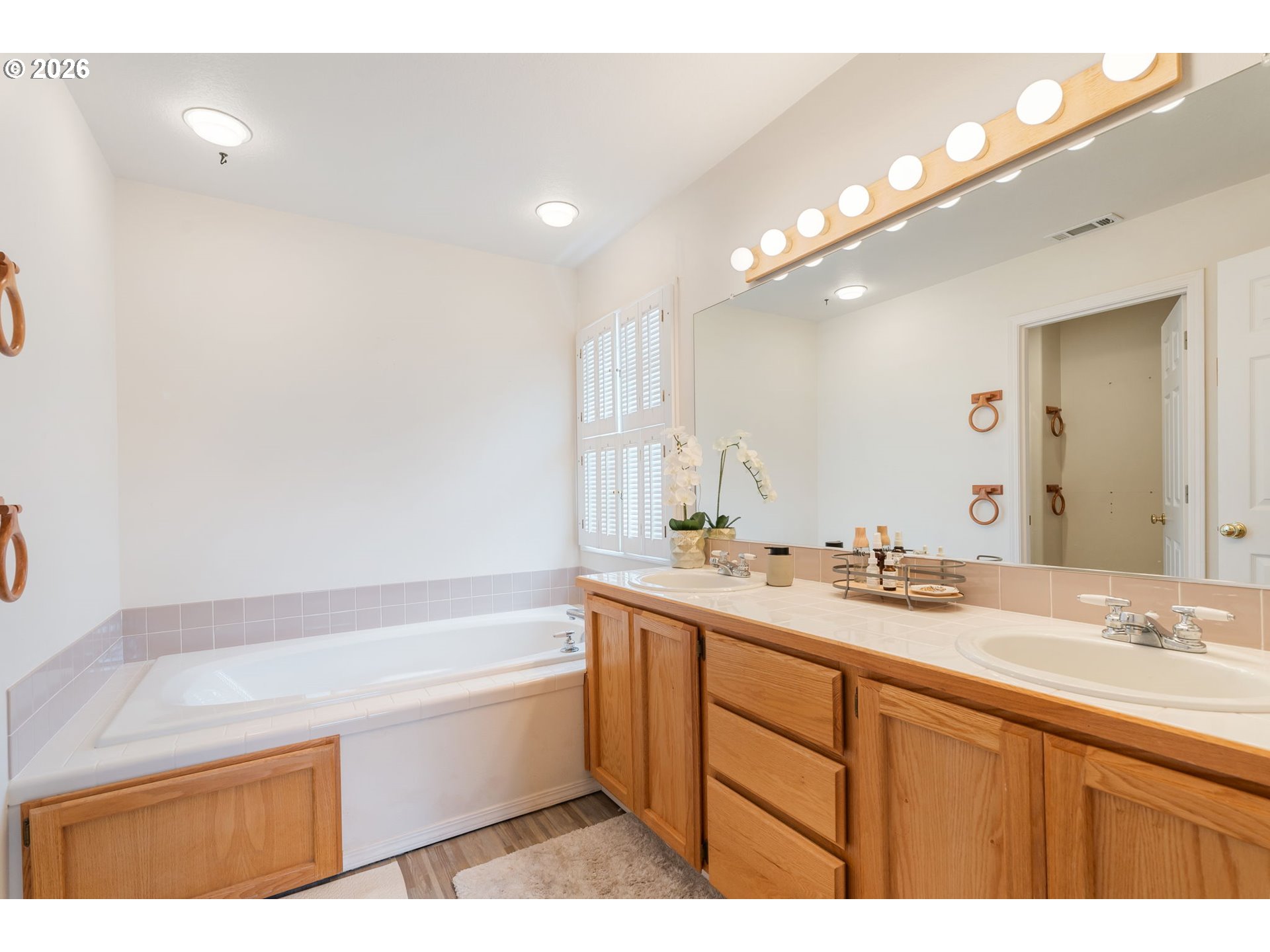 8943 Southwest 149th Place Beaverton, OR 97007 - Photo 25 of 41 a bathroom with a sink a large mirror and a bathtub