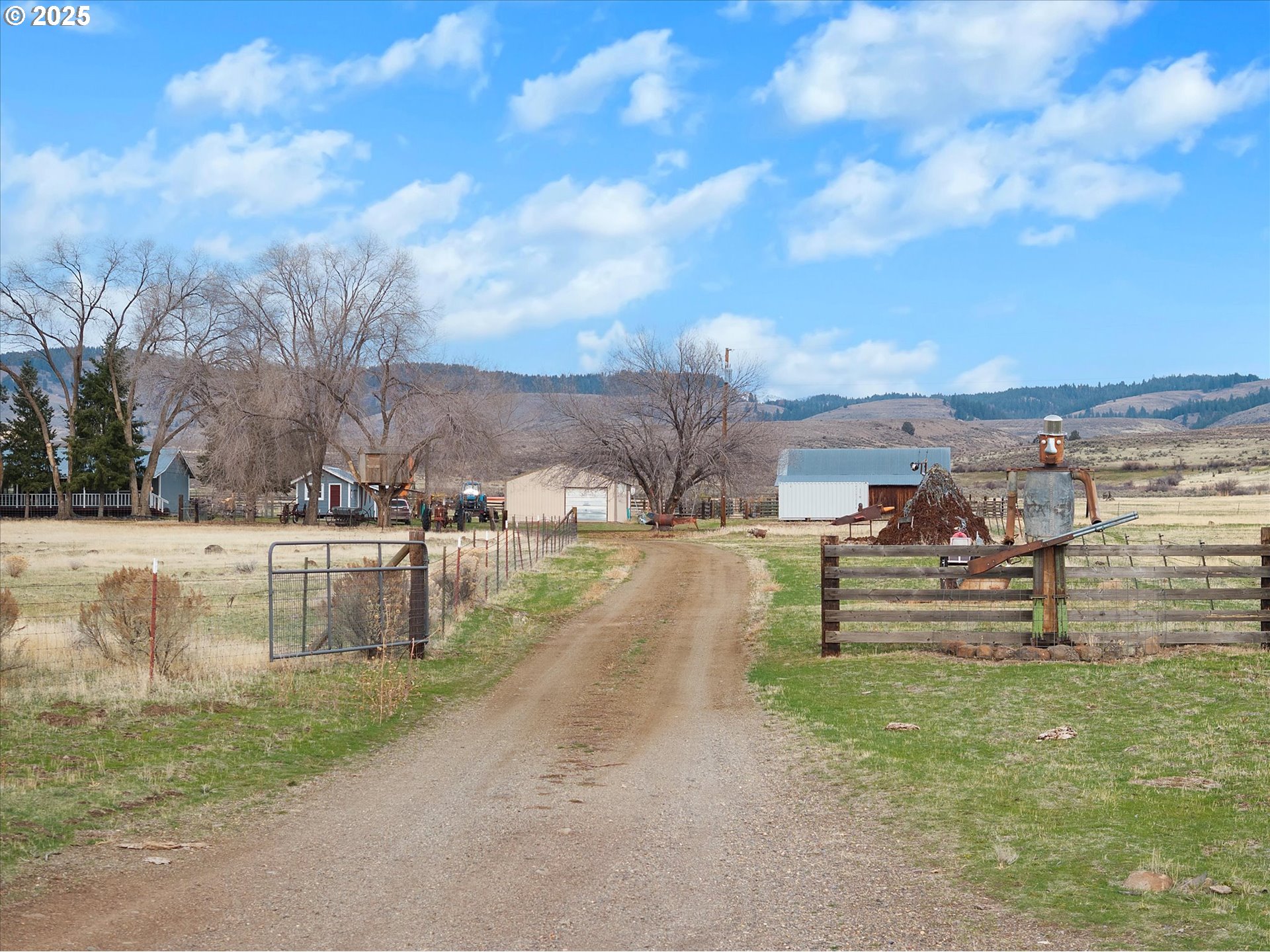 27877 Skinner Road Baker City, OR 97814 - Photo 1 of 48 a view of city with ocean