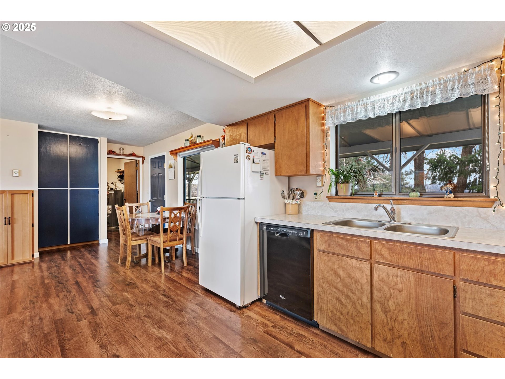 27877 Skinner Road Baker City, OR 97814 - Photo 17 of 48 a kitchen with dining table and stainless steel appliances