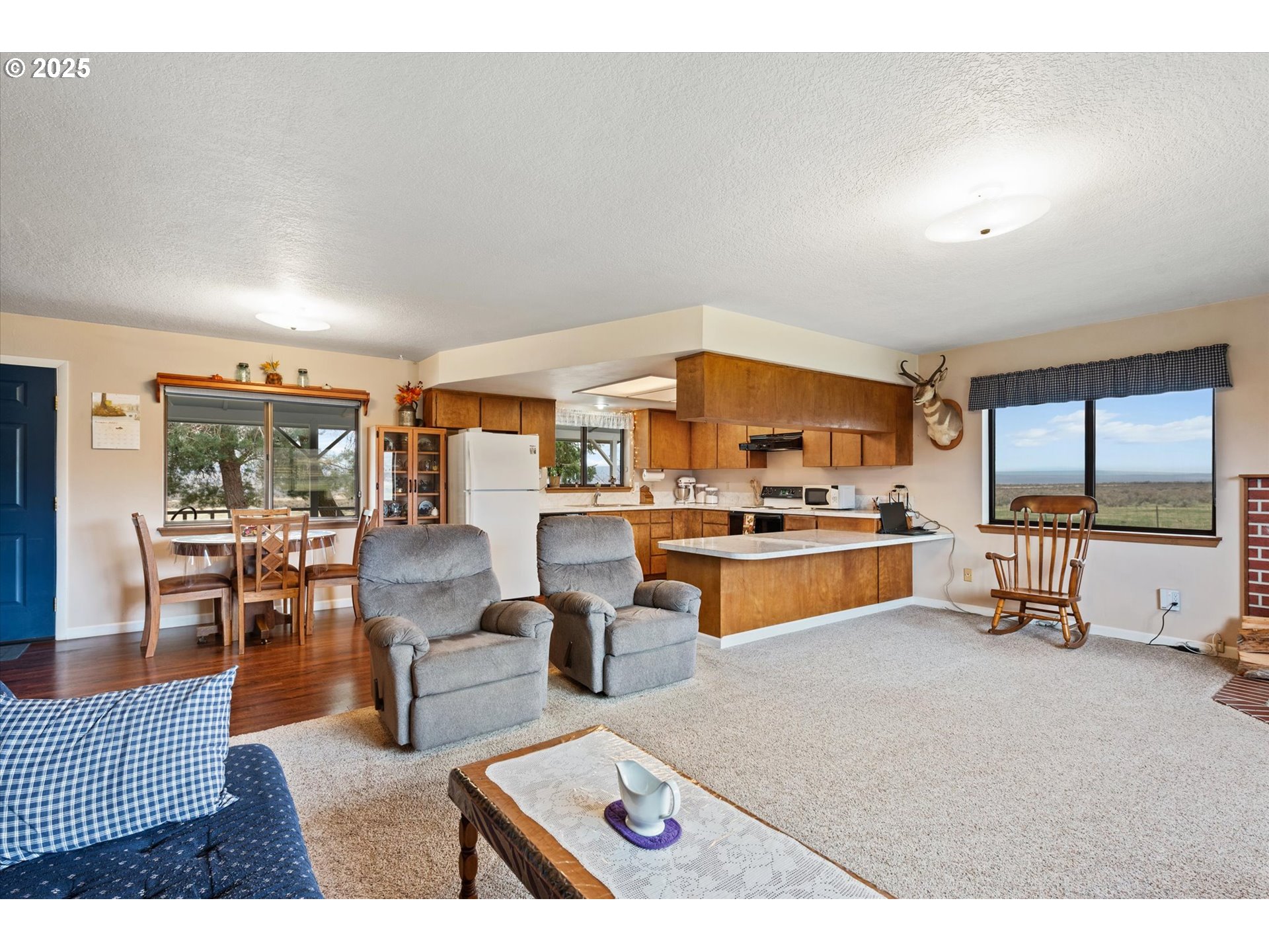 27877 Skinner Road Baker City, OR 97814 - Photo 19 of 48 a living room with furniture kitchen and a table