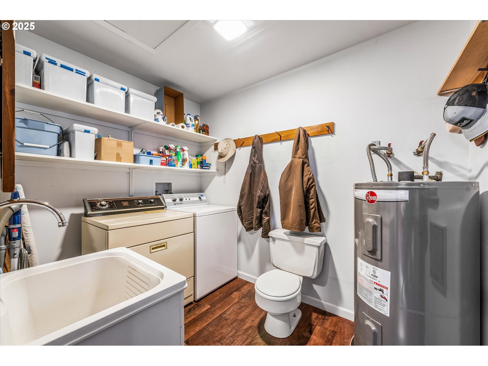27877 Skinner Road Baker City, OR 97814 - Photo 25 of 48 a utility room with dryer and washer