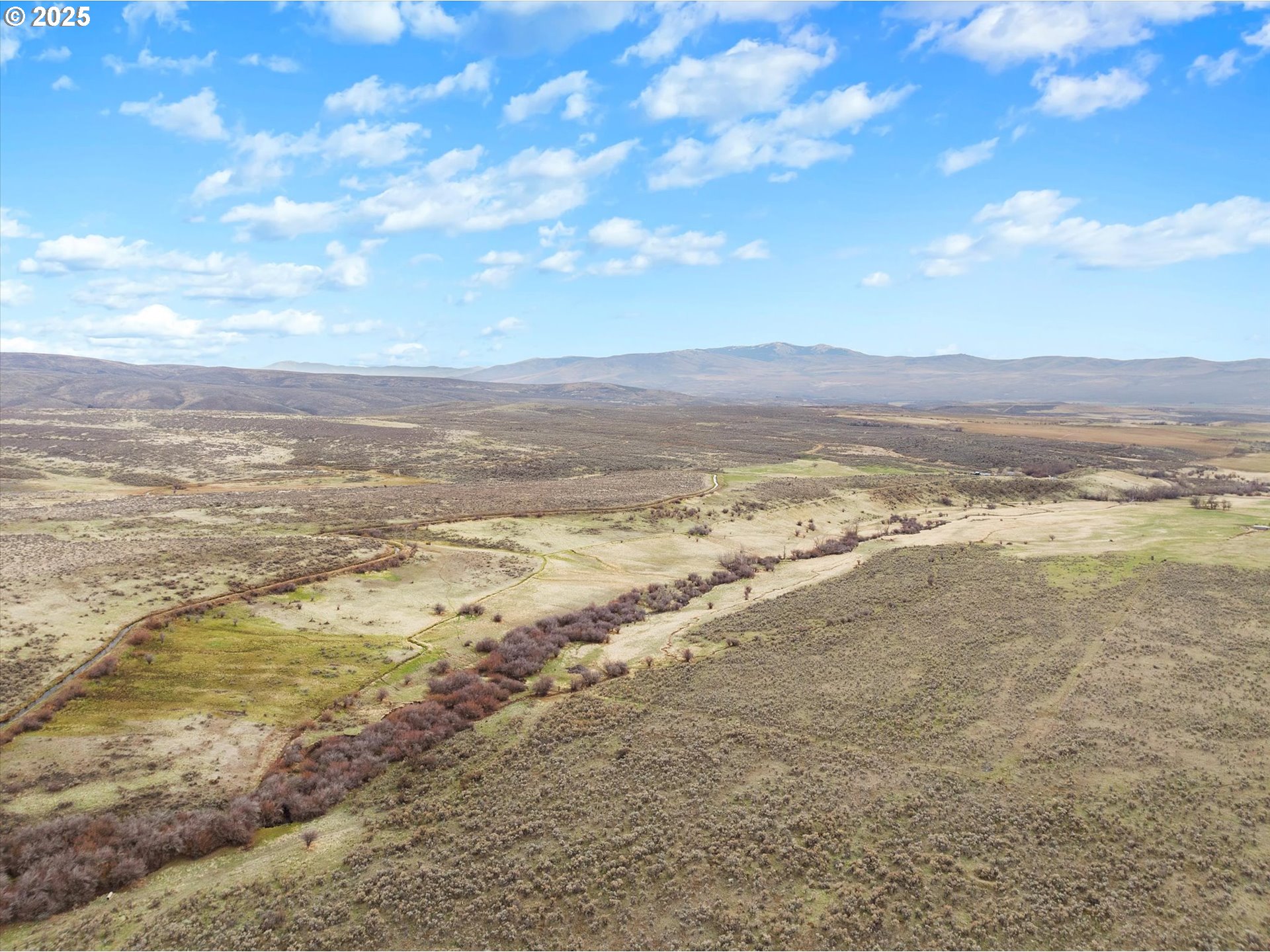 27877 Skinner Road Baker City, OR 97814 - Photo 38 of 48 a view of an ocean and beach