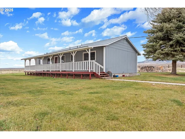 a view of a house with a big yard