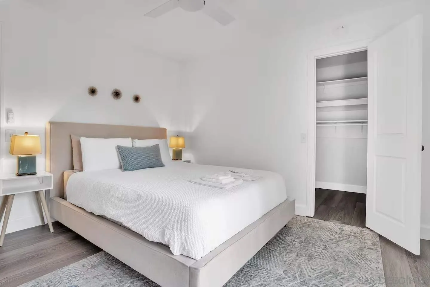 3550 Laketree Drive Fallbrook, CA 92028 - Photo 22 of 56 a bedroom with a bed and lamps