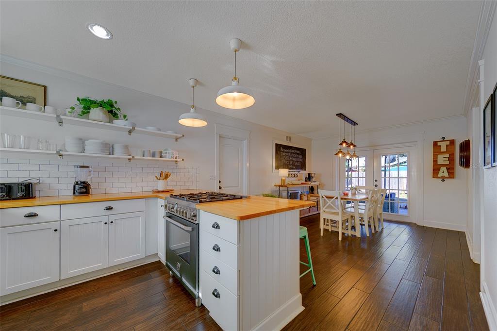 14984 Newport Road Clearwater, FL 33764 - Photo 13 of 58