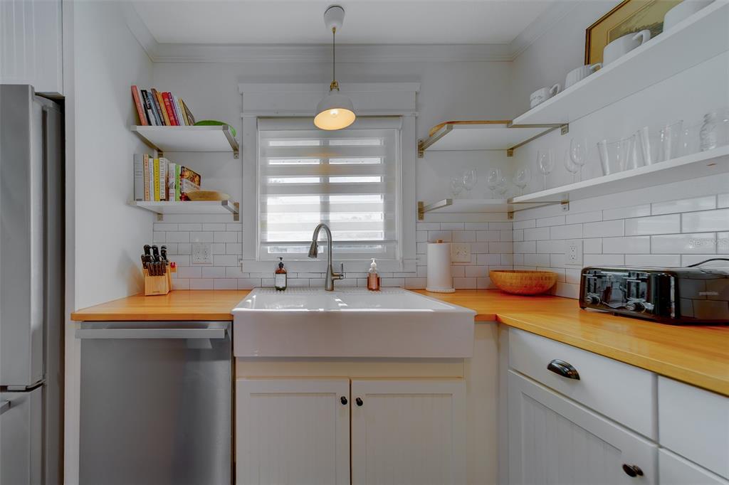 14984 Newport Road Clearwater, FL 33764 - Photo 15 of 58