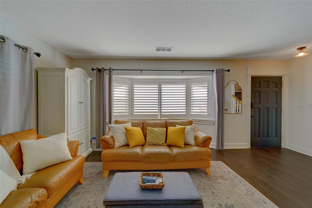 14984 Newport Road Clearwater, FL 33764 - Photo 8 of 58