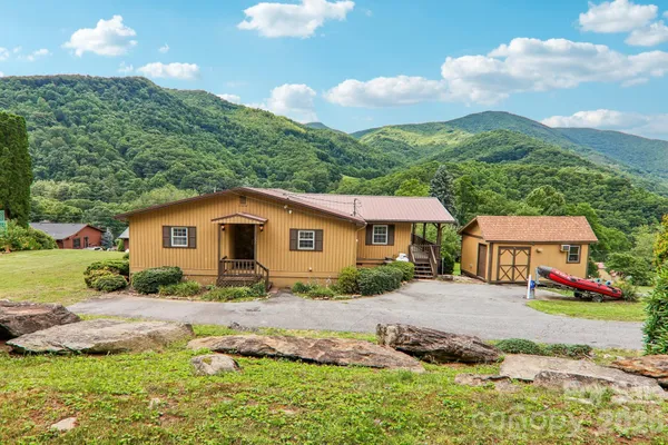 $385,000 | 200 Holley Lane, Maggie Valley, NC 28751