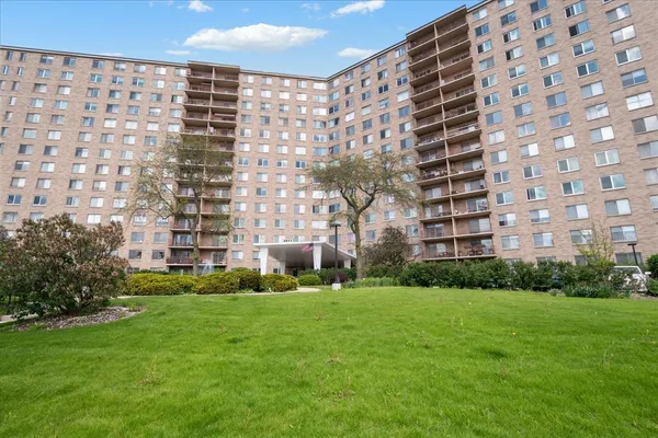 a view of building with yard