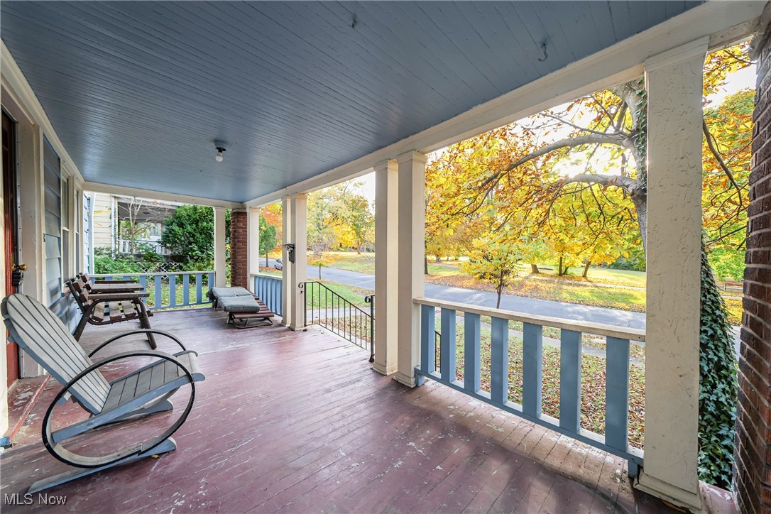 1685 Cumberland Road Cleveland, OH 44118 - Photo 4 of 41 Welcoming Front Porch