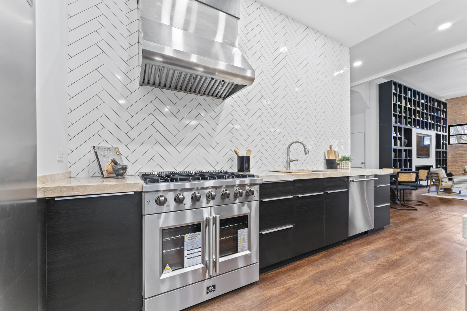 400 North Racine Avenue, Unit 108 Chicago, IL 60642 - Photo 5 of 35